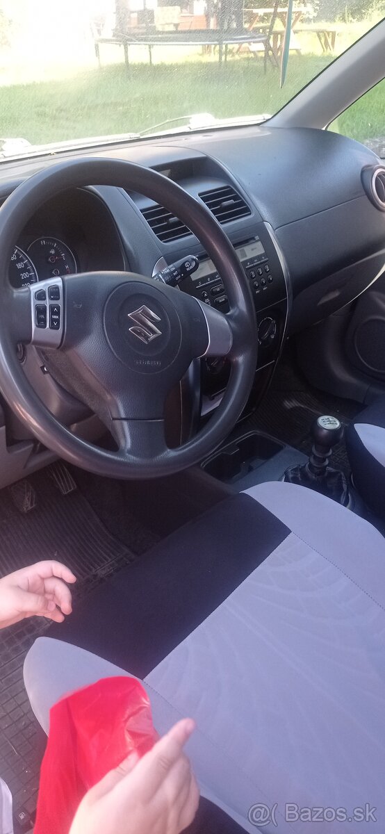 Predám nepojazdné Suzuki