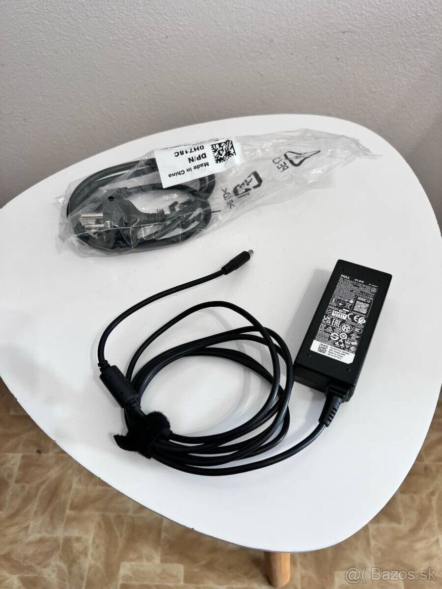 Originálna nová nabíjačka na notebook DELL 19,5V 2,31A 45W.