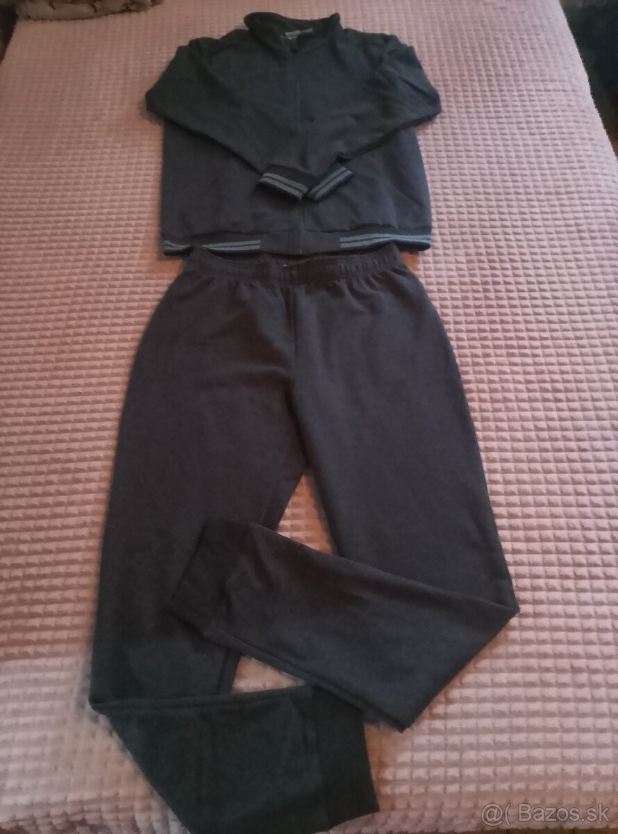 Chlapčenská tepláková súprava Decathlon.