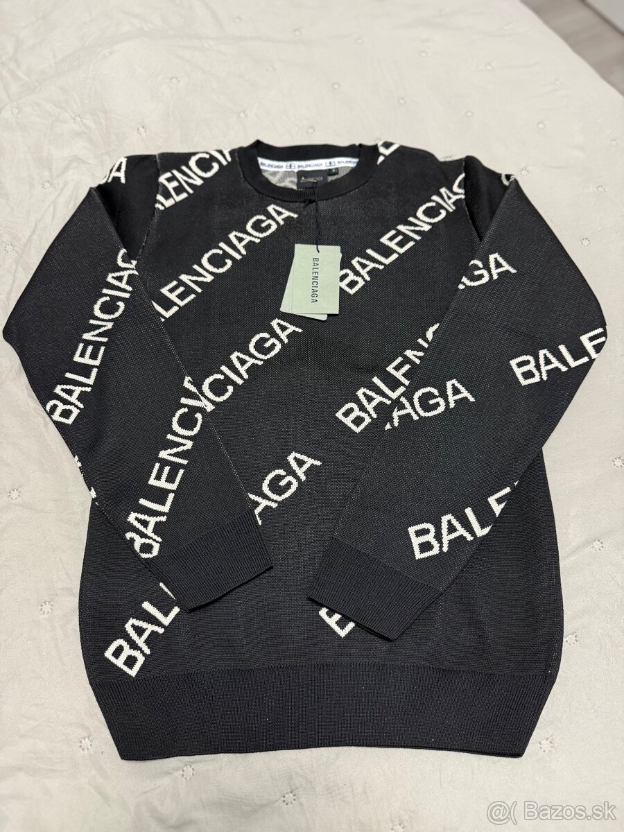 Balenciaga čierny sveter veľkosť S