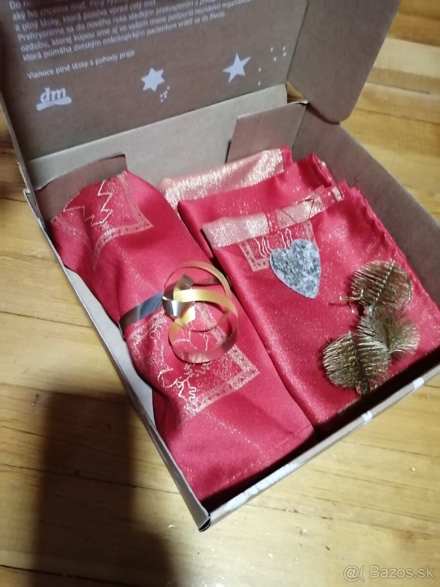 Slávnostné vianočné prestieranie