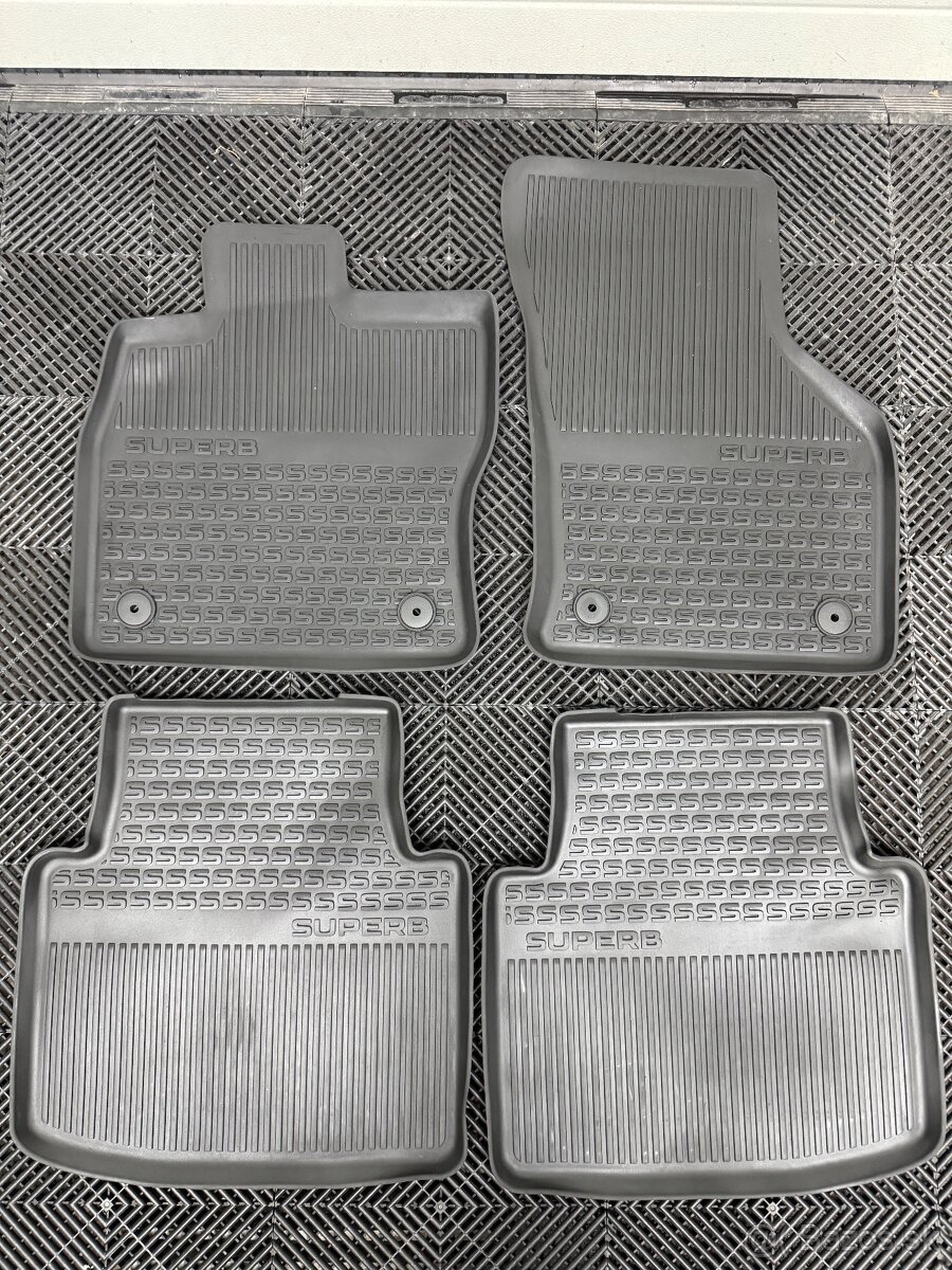 Originálne gumenné rohože Škoda Superb