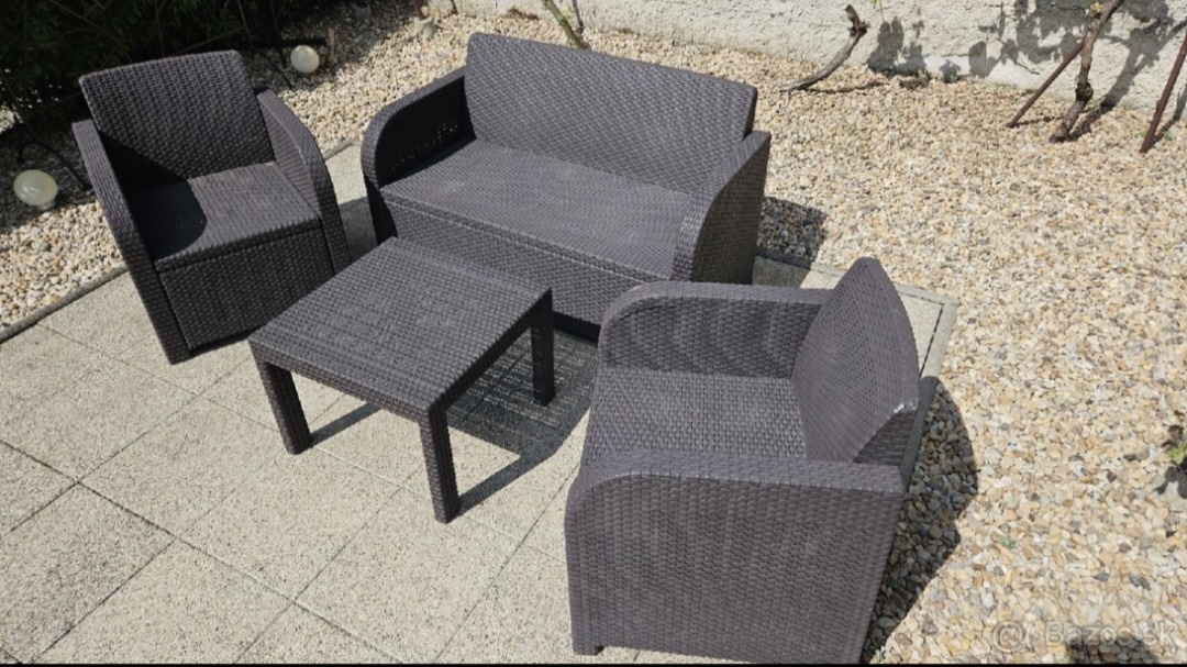 Zostava zahradneho nábytku