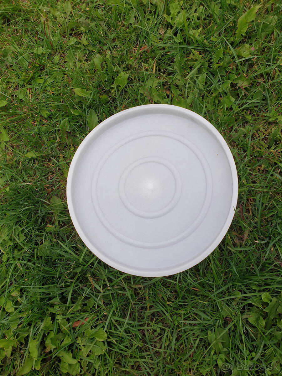 viečko na plastové sudy