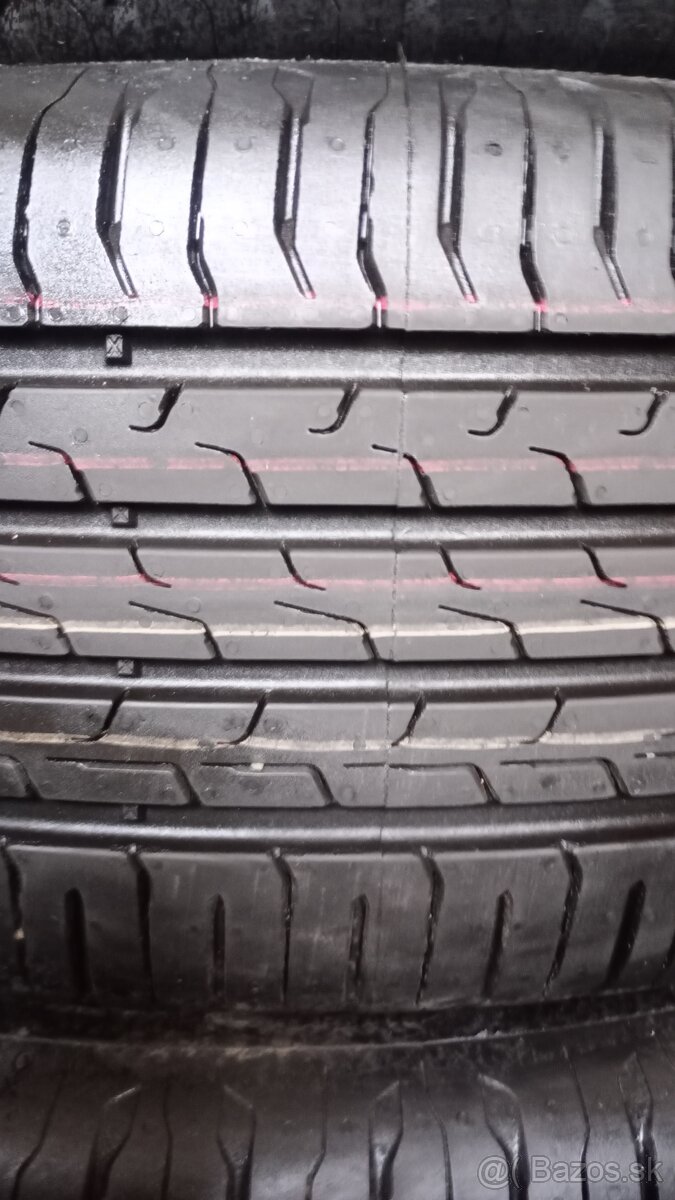 215/60 R17 96H letné pneumatiky Continental