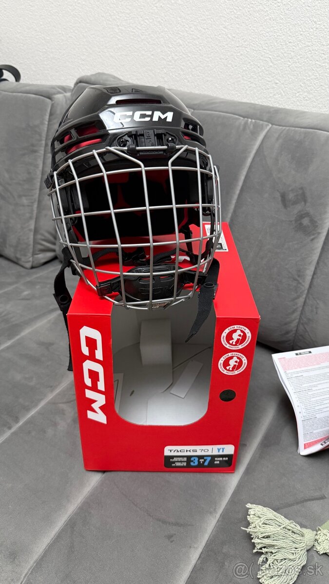 Hokejová prilba CCM Tacks 70 Combo YTH, 49-53cm, čierna