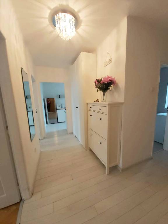 Veľmi pekný, svetlý, 2- izbový byt pri City Aréne a centre