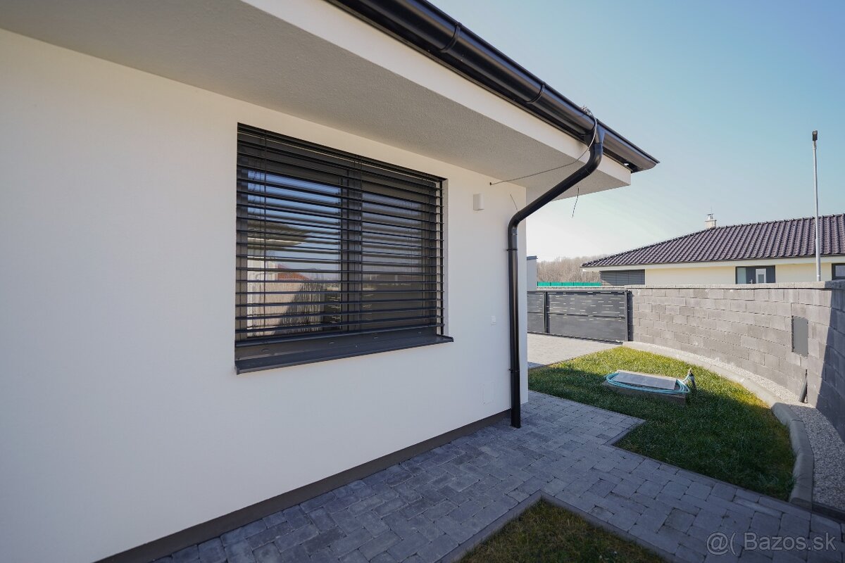 RODINNÝ DOM - KALINKOVO, BUNGALOV-NOVOSTAVBA, 534m2 POZEMOK