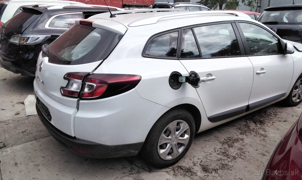 Renault Megane Grandtour III 1.6 2010 predám ZADNÁ ČASŤ AUTA