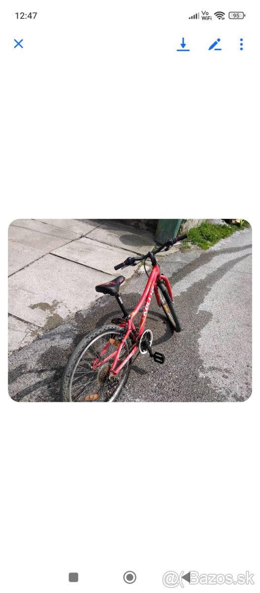 Červený horský bicykel