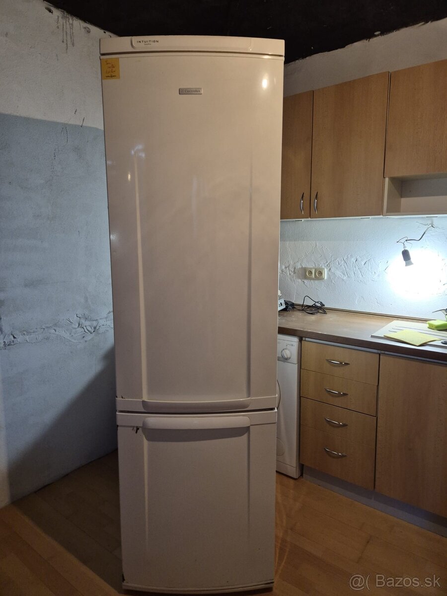 Predám chladničku s mrazničkou Elektrolux