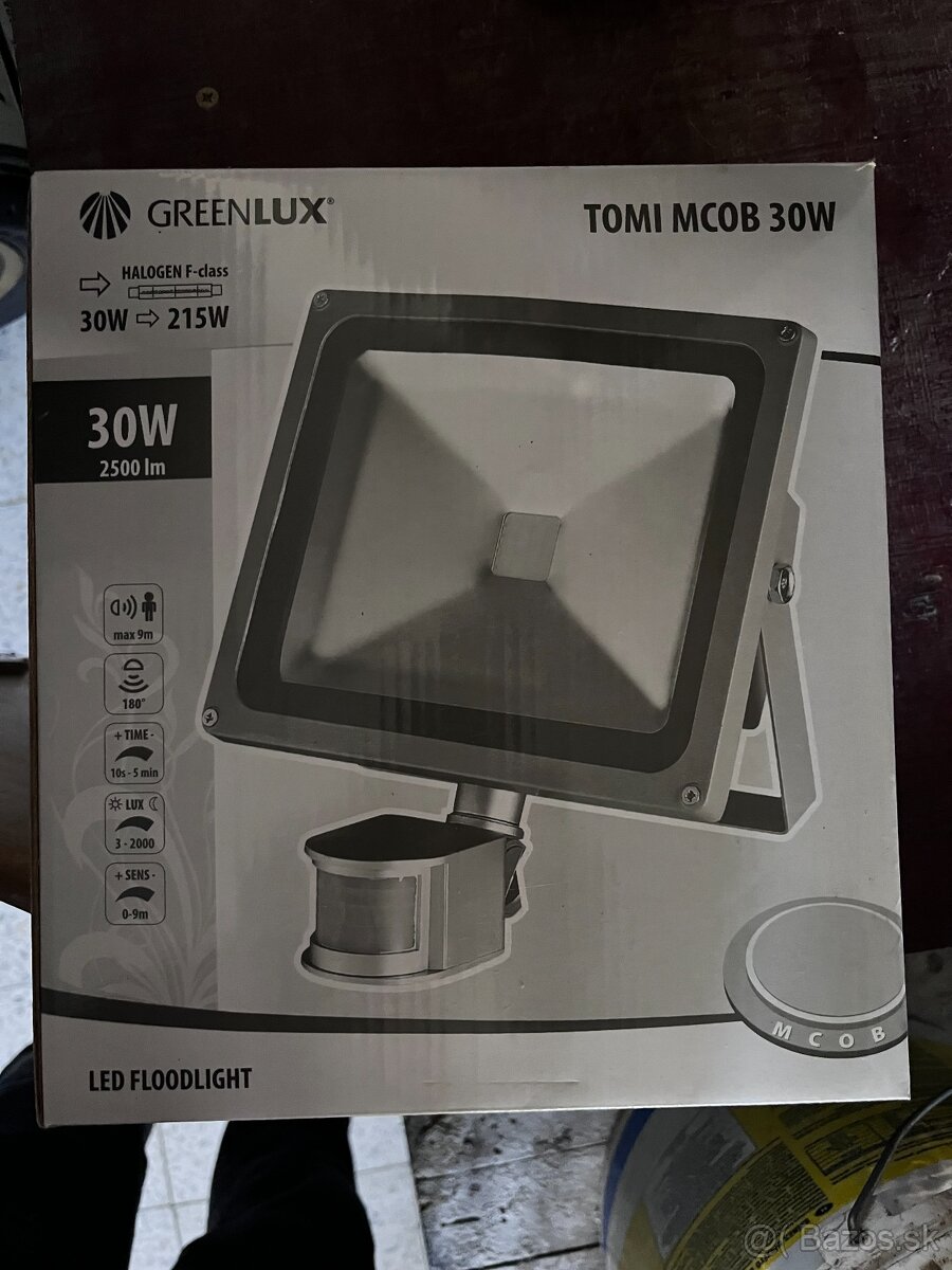 senzorový led reflektor
