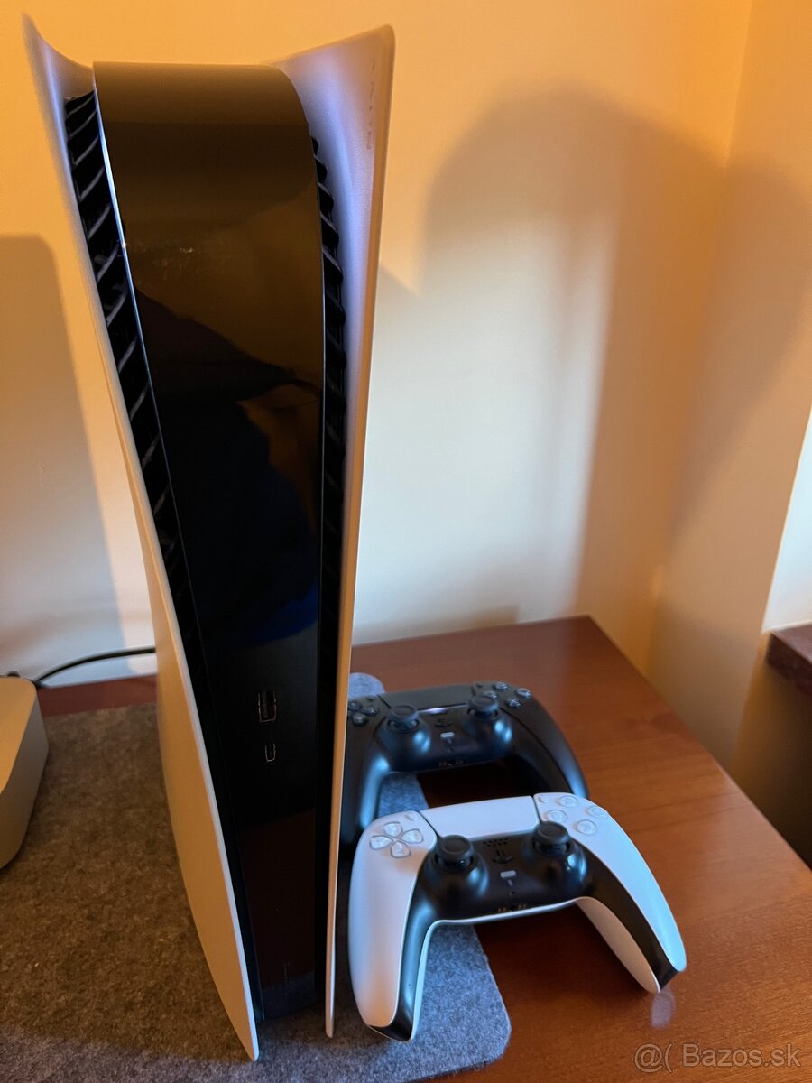 PlayStation 5 digital edition + 2 ovládače