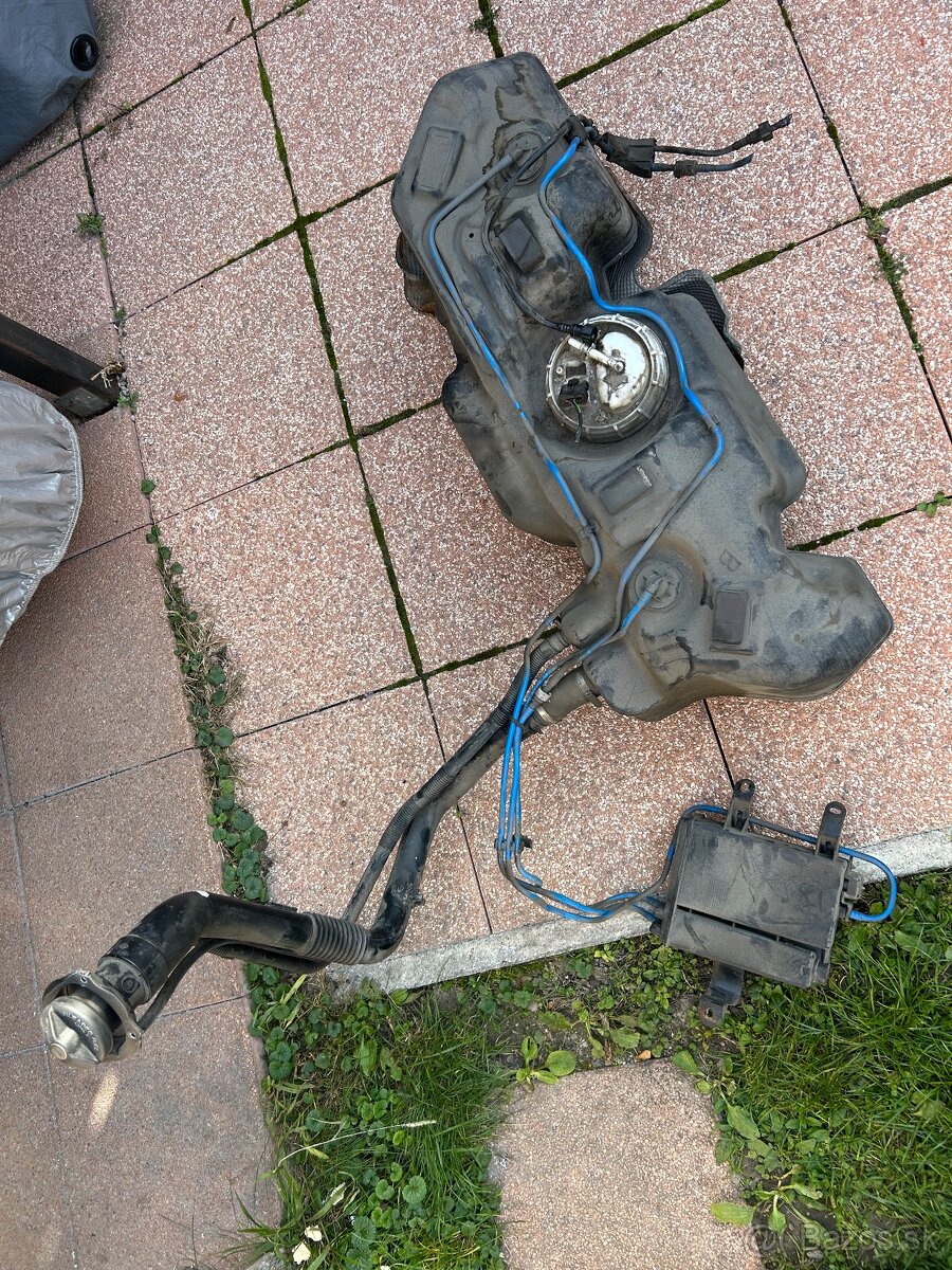 Predam palivovú nádrž na Fiat 500 2010