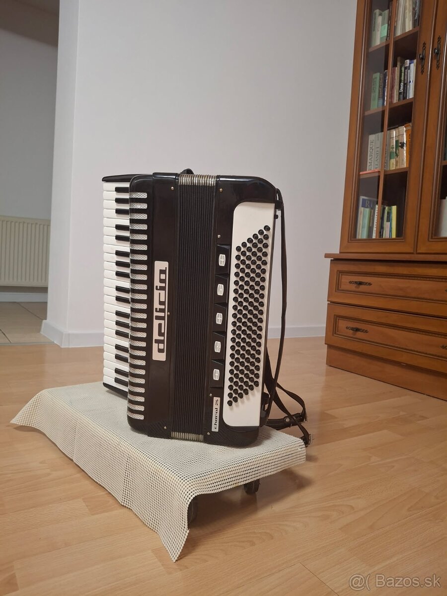 Predám akordeón delicia choral 24, 120 bas.