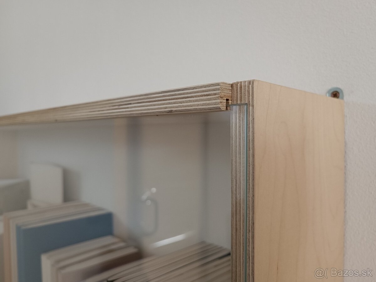 Drevená polica / vitrína z preglejky a skla (top stav)