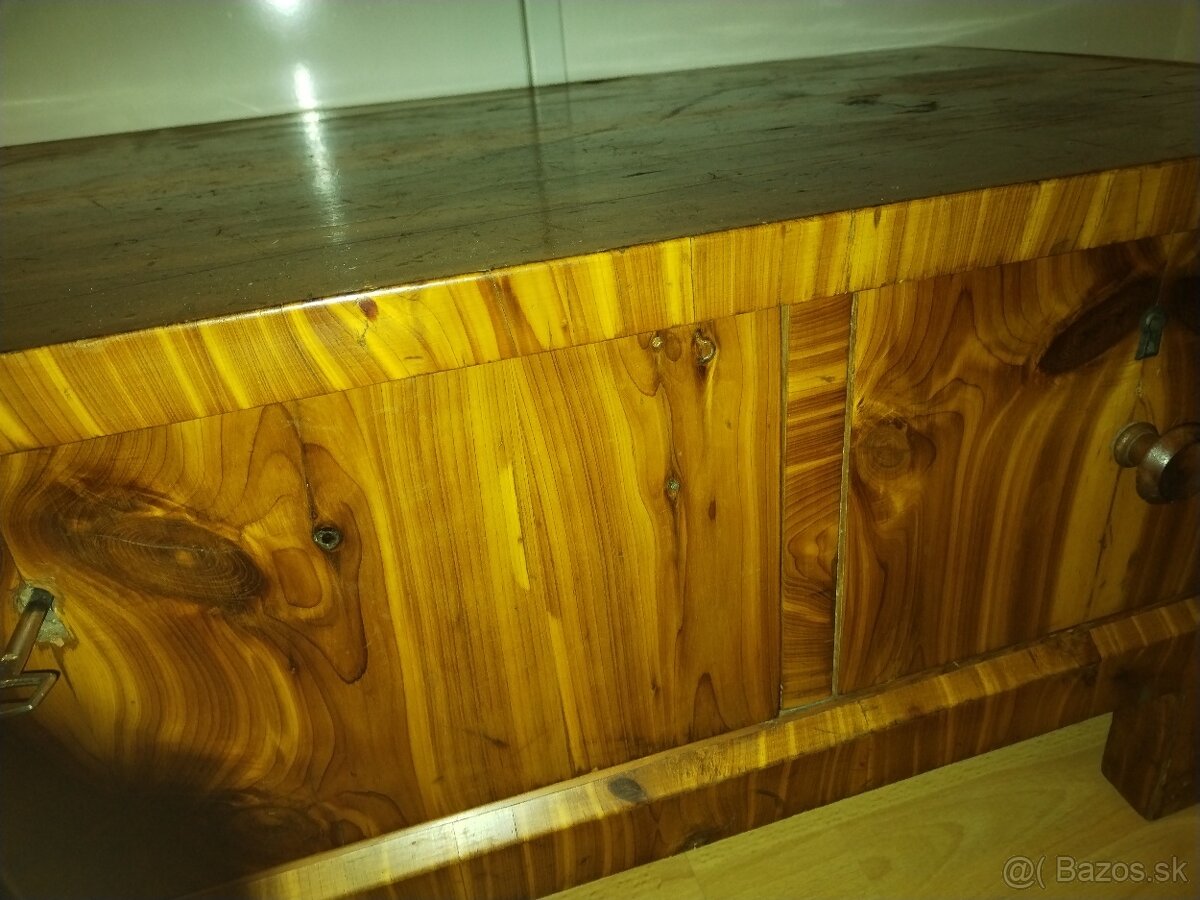 Art Deco nízka komoda