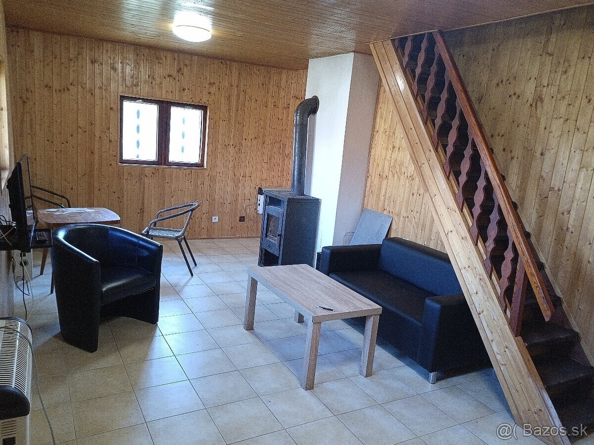 Chata u přehrady Zvolen- celoroční bydlení po rekonstrukci