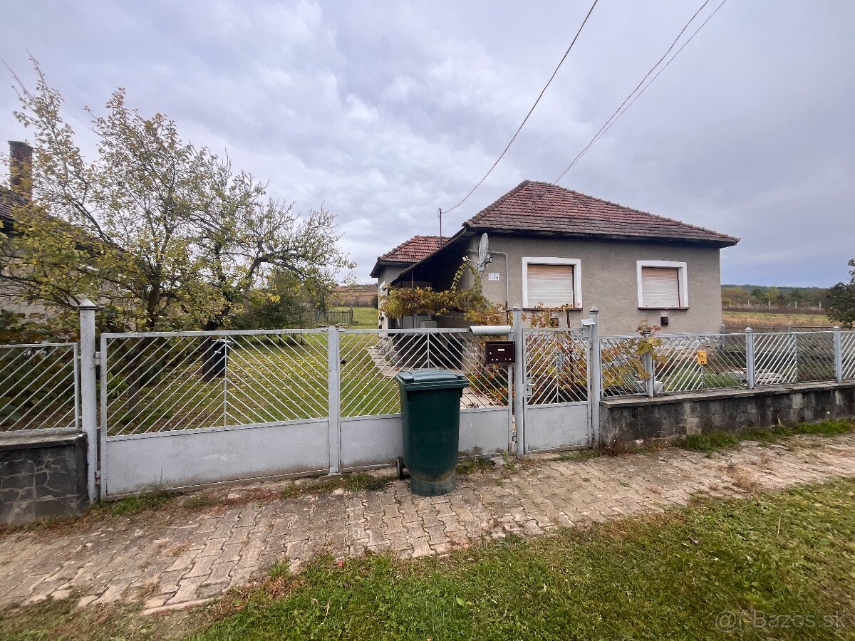 MAĎARSKO - MÁRTONYI - 2 IZBOVÁ RD BLÍZKO JAZERA RAKAC