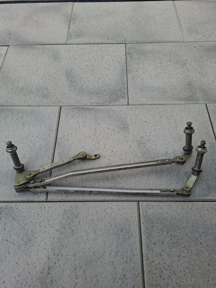 Táhla stěračů Tatra 815