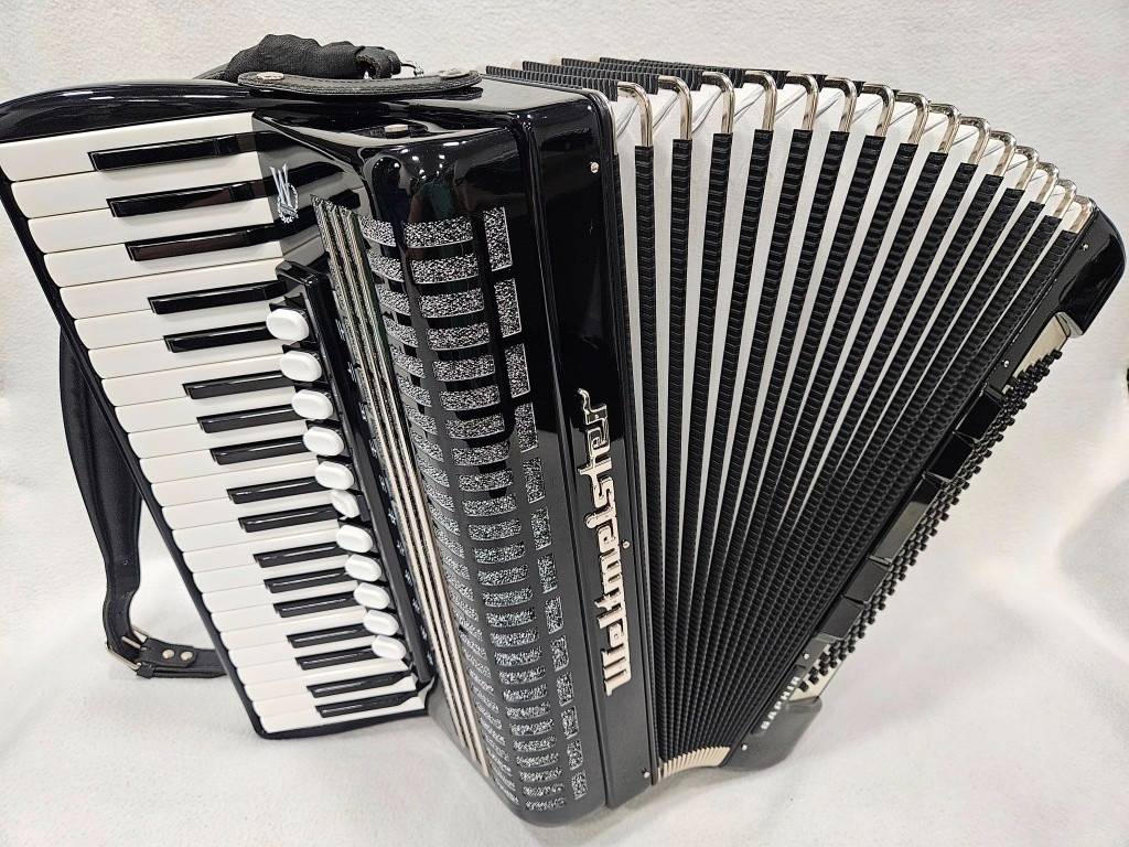 akordeon Weltmeister Saphir 120 basovy