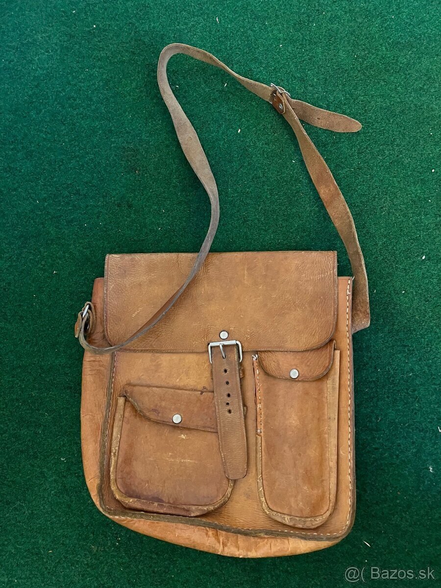 Stará vojenská koženná brašňa