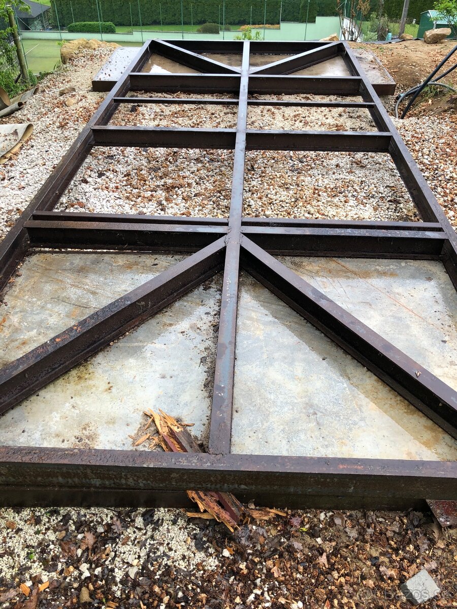 Konštrukcia pod záhradný domček