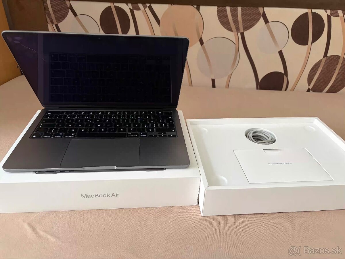 MacBook Air 13" M2 8GB 256GB - rozbitý displej