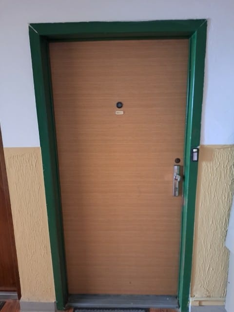 Vchodové dvere vnútorné - darujem za odvoz - BA Petržalka
