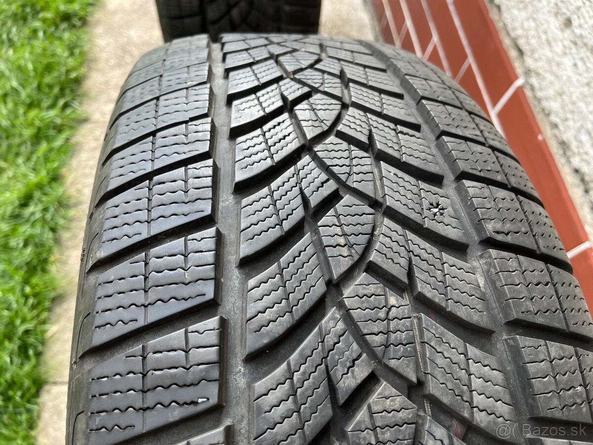 235/55 R18 Goodyear Ultragrip 2ks.