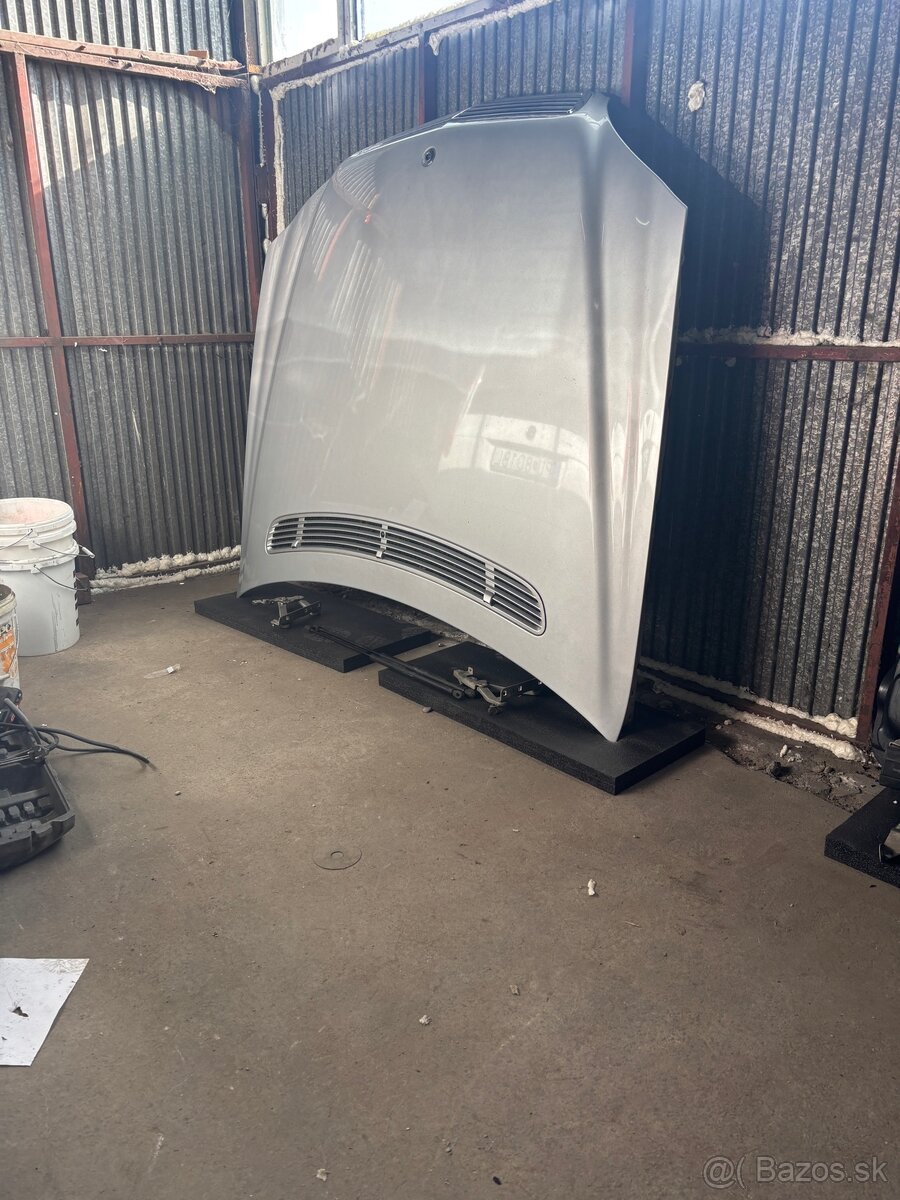 Kapota Mercedes W 220