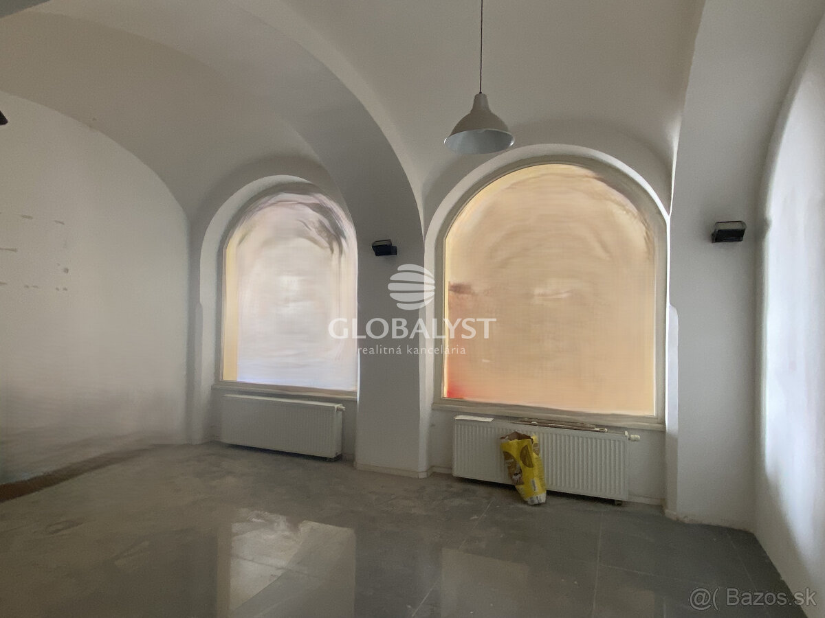 Atraktívne obchodné priestory 100 m2 na Hlavnej ulici