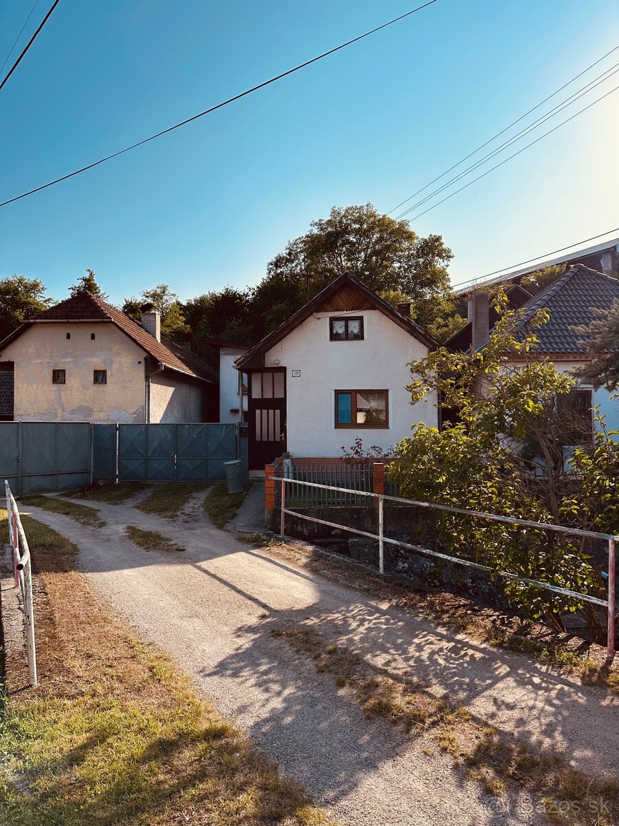 Na predaj RD + Garáž, pozemok 1.393 m2, Dubodiel