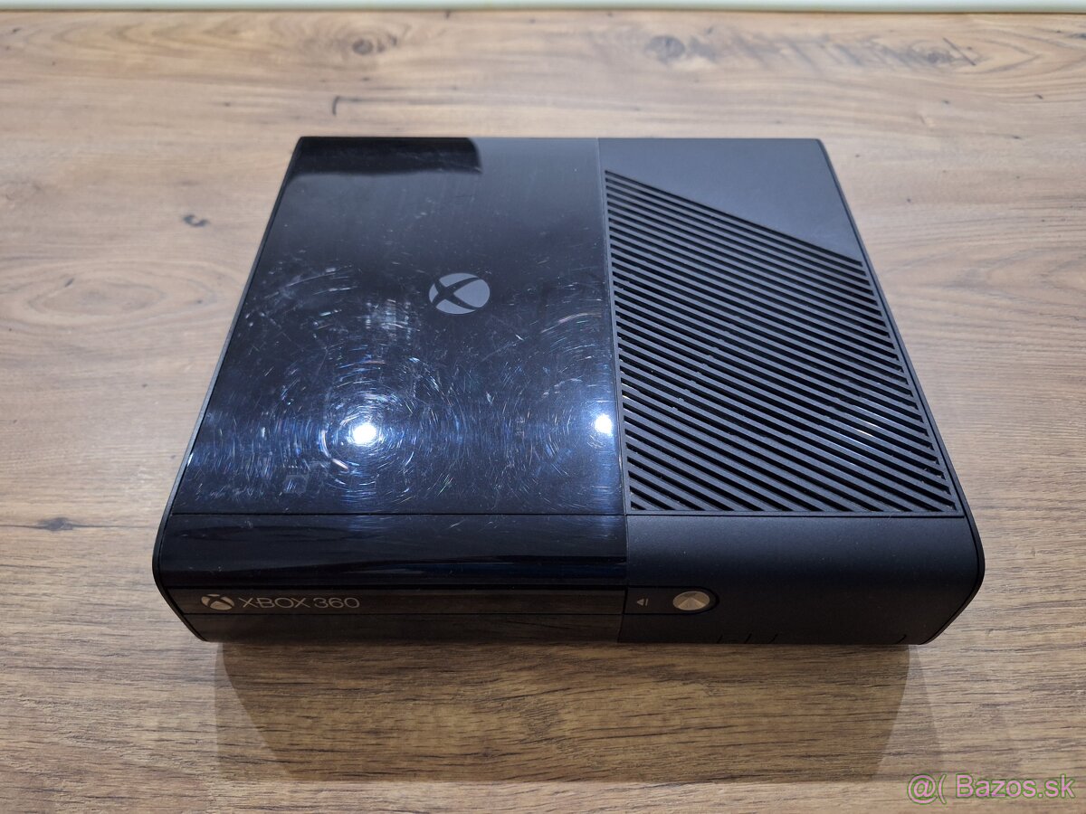 Samostatná herná konzola Xbox 360E 4GB