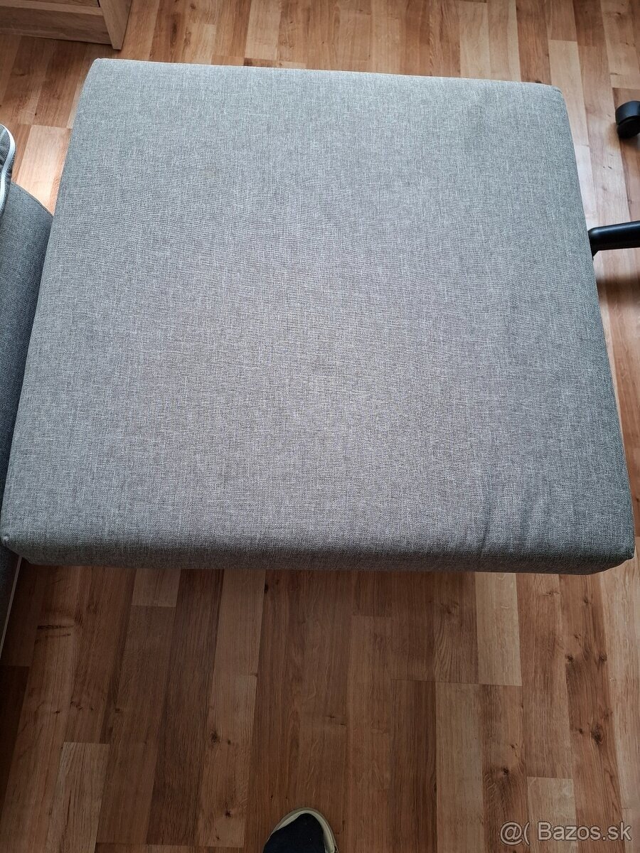 Taburetka s odkladacím priestorom