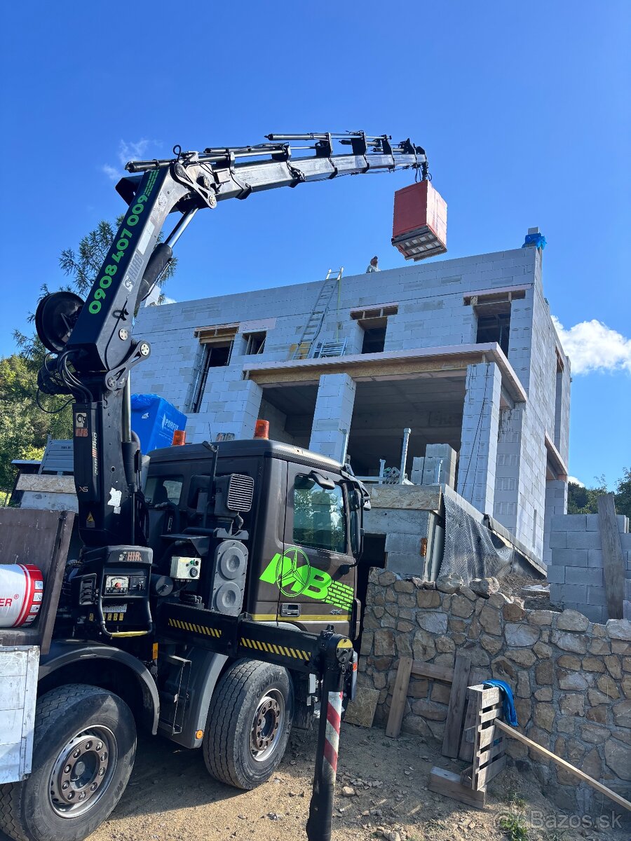Ponúkam prepravu autom s hydraulickou rukou