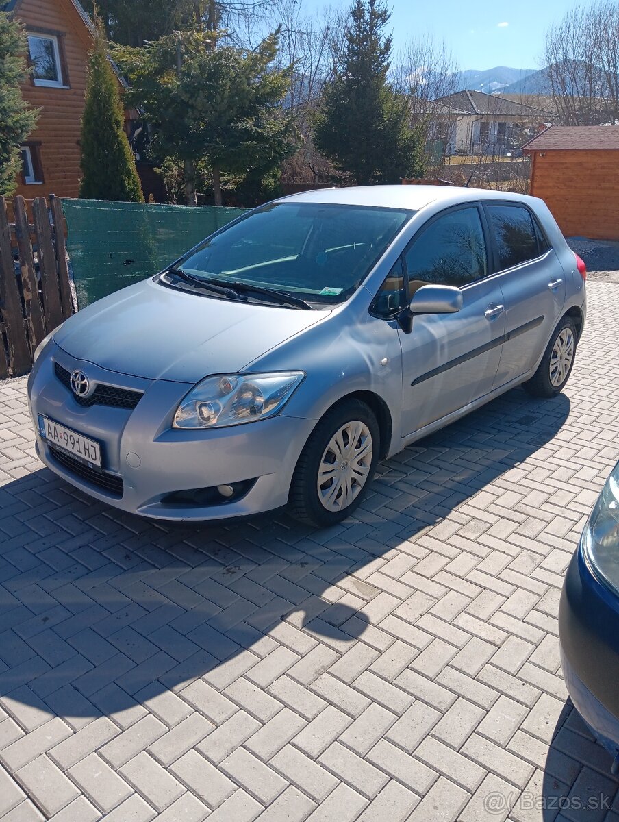 Toyota Auris 1.6 benzin 91 kw
