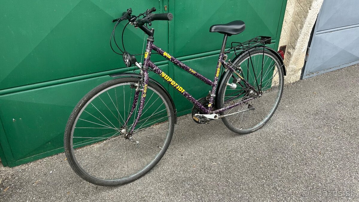 Zachovalý dámský bicykel