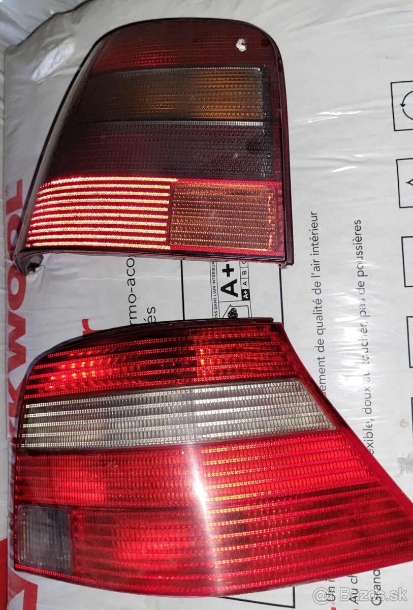 Zadné svetlá VW Golf 4 s úchytmi