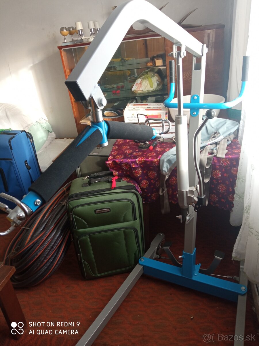 Zdvíhacie zdravotnicke zariadenie na polohovanie pacienta