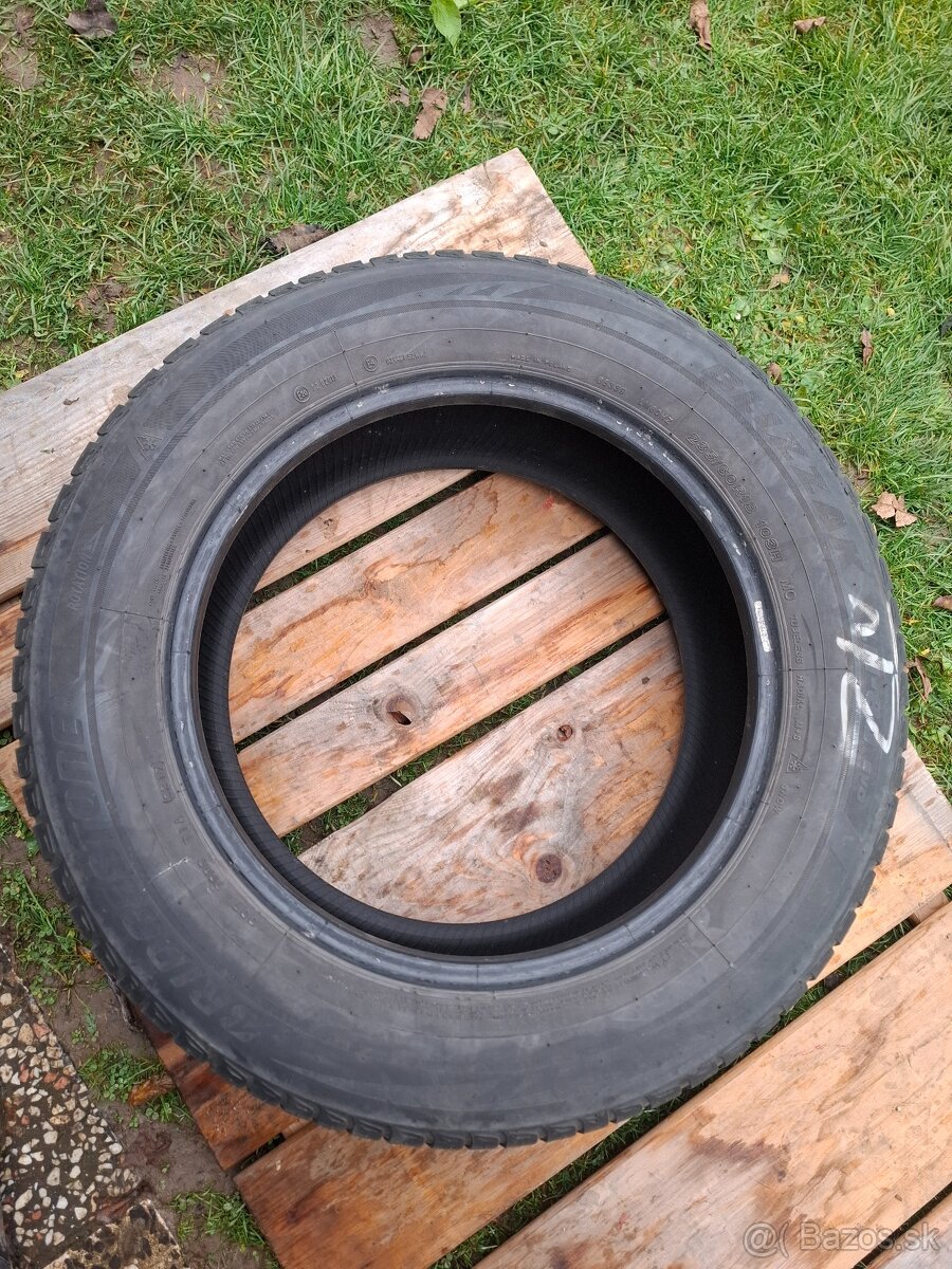 Staré zimné pneumatiky 235/60 r18