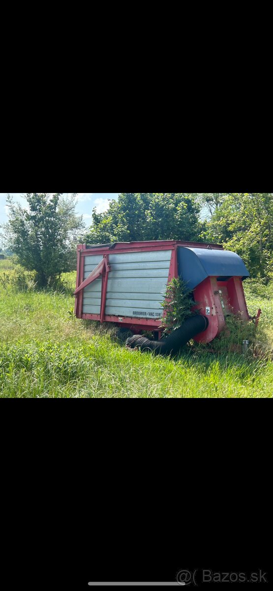Poľnohospodársky vysavac za traktor