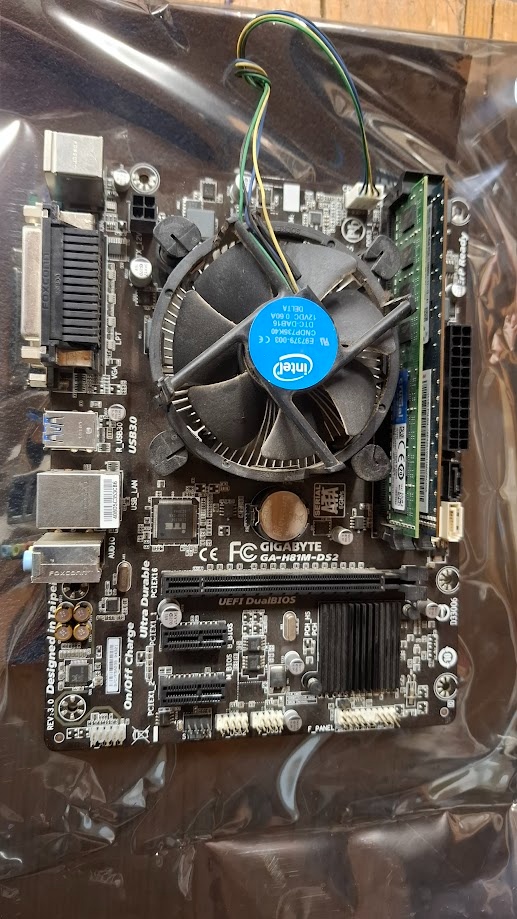 MB GIGABYTE H81M-DS2 + i3-4130 + RAM 8GB