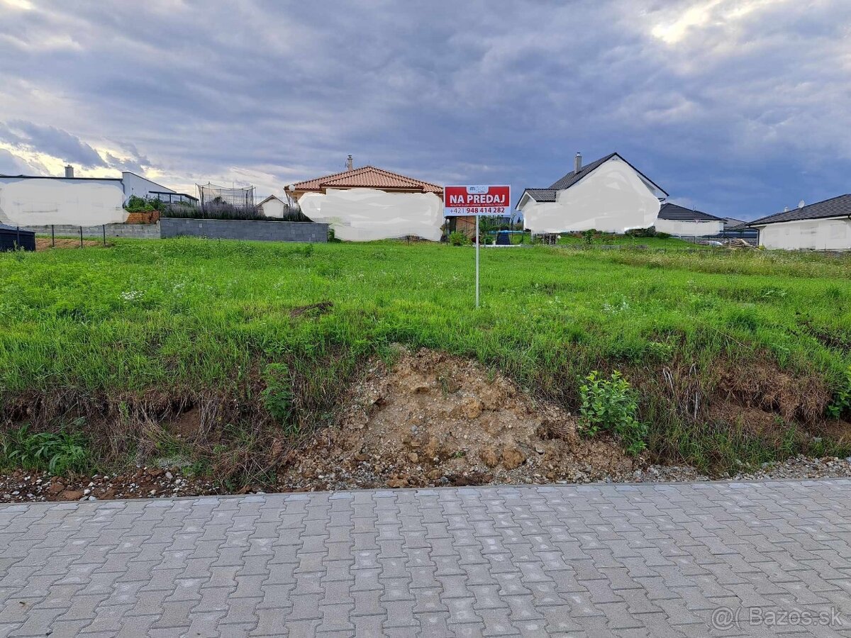 Predáme krásny pozemok s IS v Nitre časť P. Háje