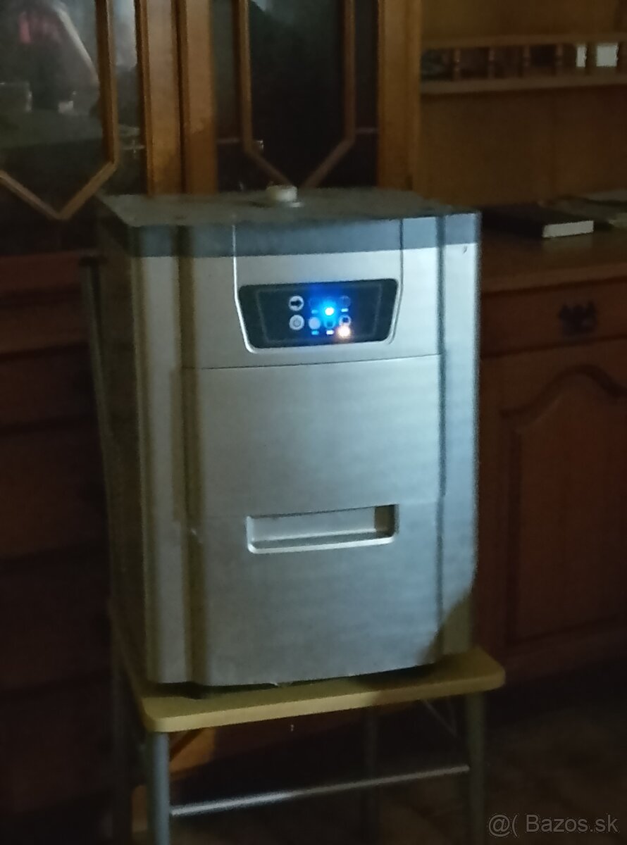 Predám automat na vodu z vyrobnikom ľadu