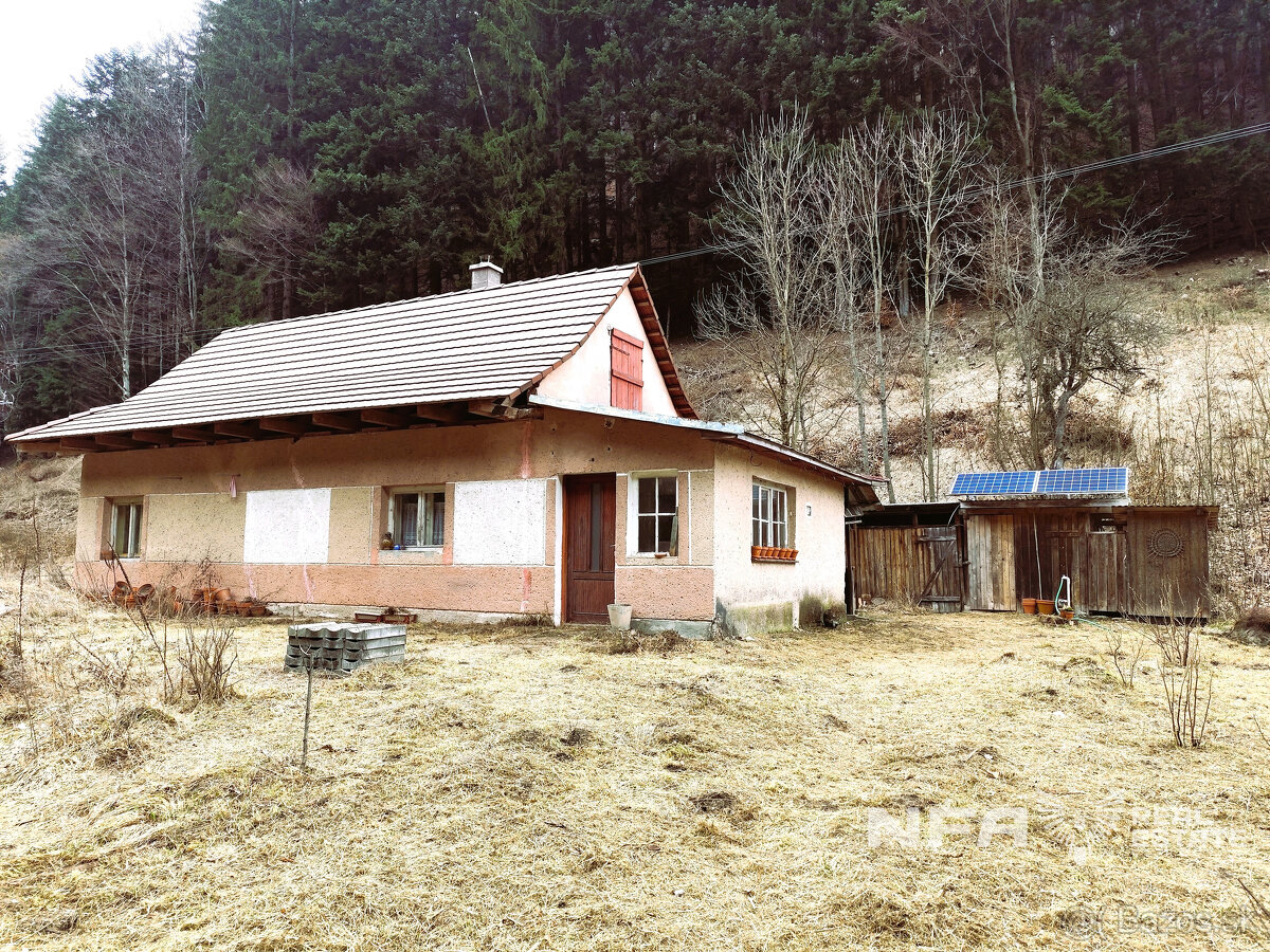 Rekreačná chalupa s veľkým pozemkom v srdci prírody