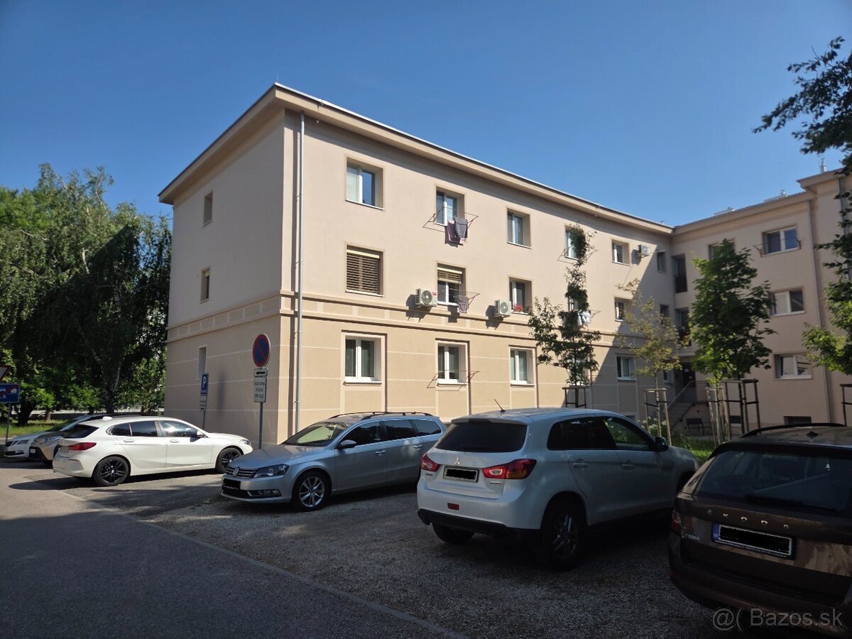 kompletne zrekonštruovaný slnečný 2-izbový byt v centre mest