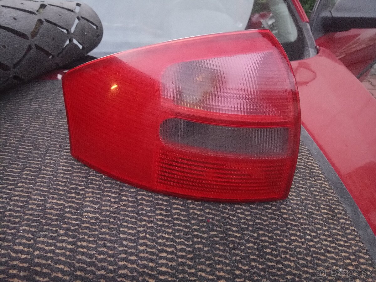 Ľavé zadné svetlo na A6 C5 limuzina