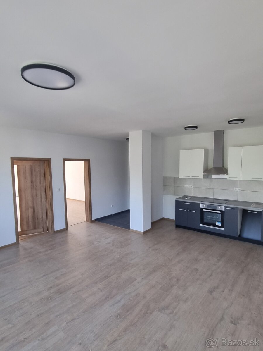 Prenájom 3-izbového bytu (3+kk), Bytča – centrum, BD Popper