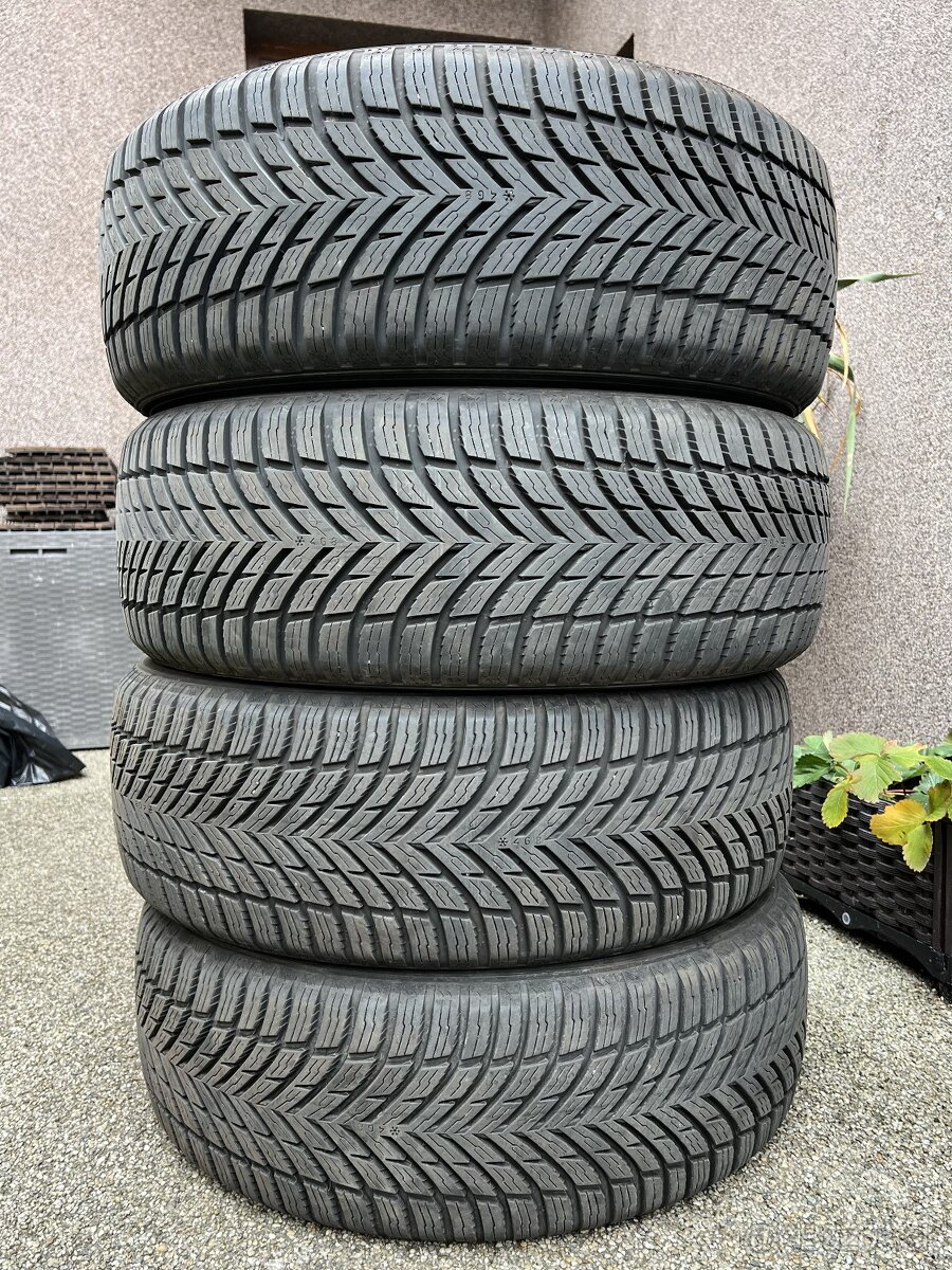 Predám celoročne pneumatiky 205/55 R17